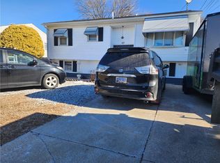 27 Evergreen St, Cranston, RI 02910