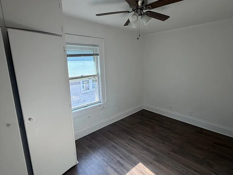 220 Franklin Ave — Photo 14