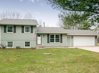 5941 Shiloh Ln, Cedar Rapids, IA 52411