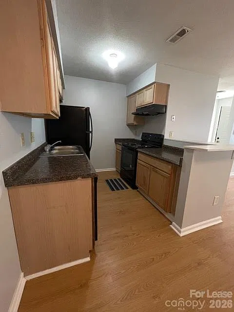 3 bed, 2.0 bath, 1010 sqft, $1,725 — Photo 4