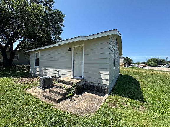 2nd image of 106 W Truman Ave