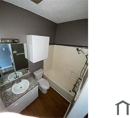 2419 W Slaughter Ln #D — Photo 2