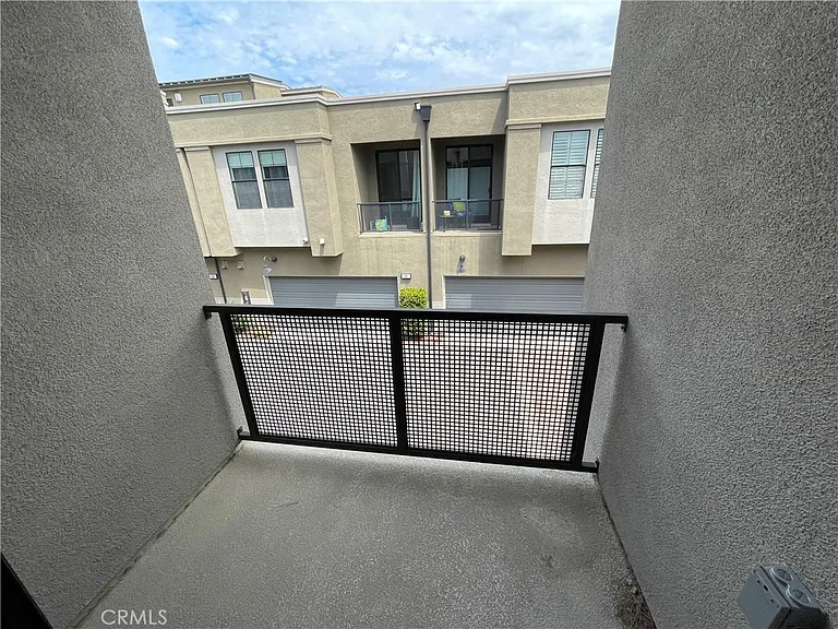 501 W Maple Ave — Photo 57