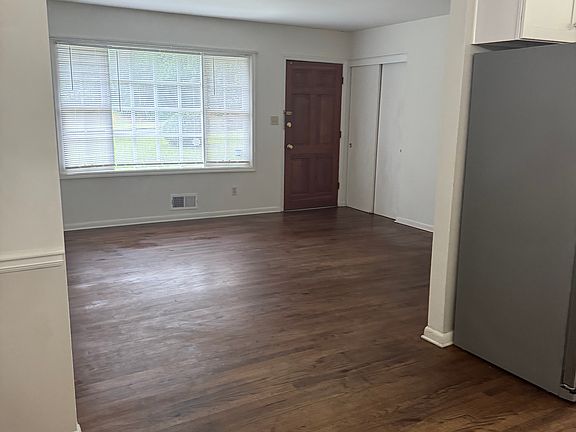 3rd image of 2125 Nancy Cir SE