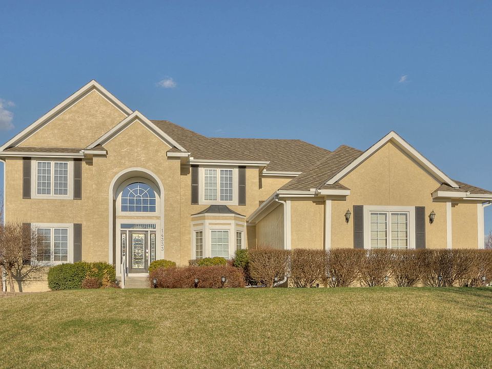 Stately 2 story home