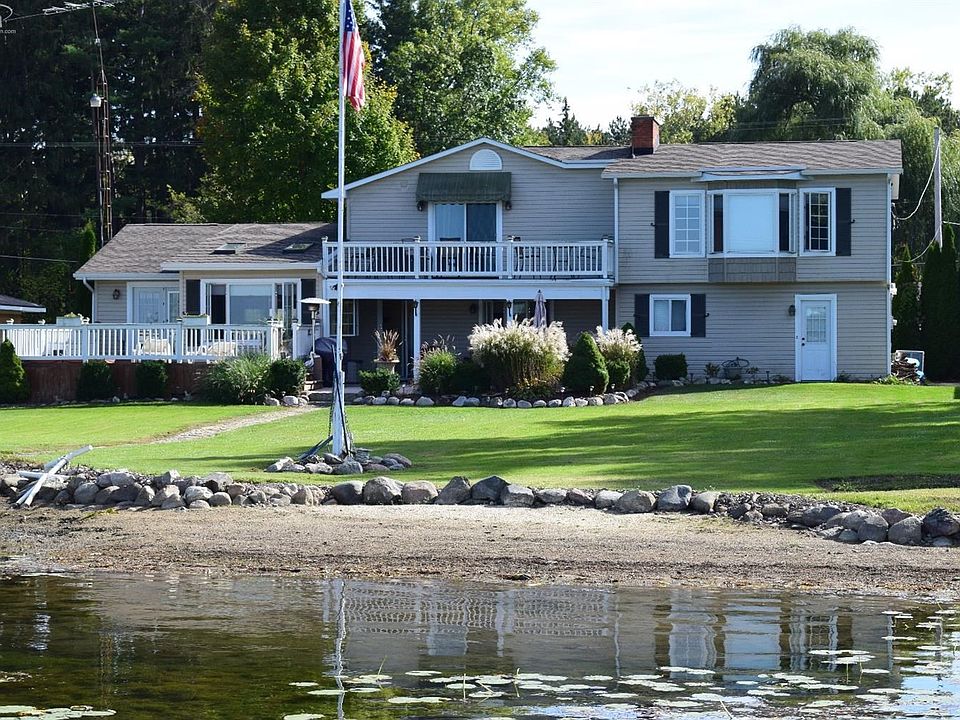 Welcome home to all sports Lake Fenton on 1/2 acre. Fenced on two sides.