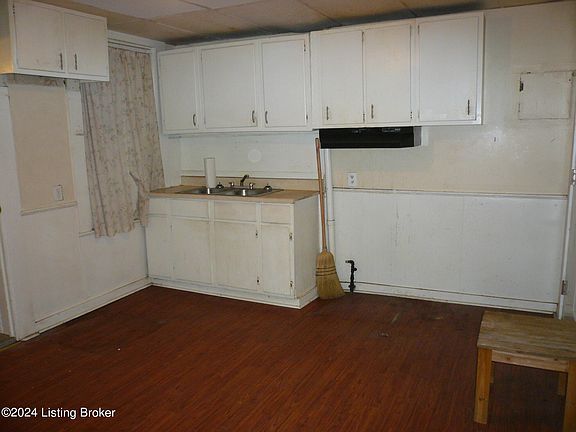 4th image of 2519 W Jefferson St