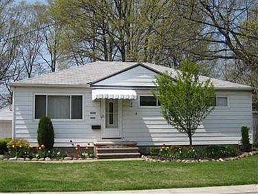 1st image of 696 E 300th St