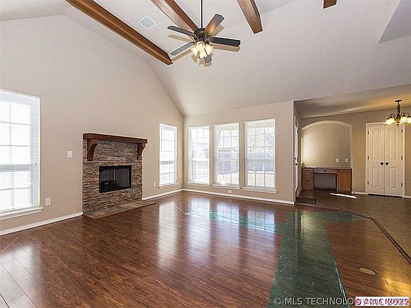4th image of 18706 E 49th Pl