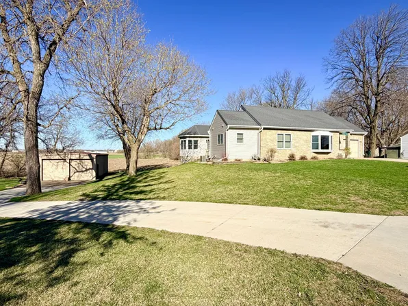 622 Woodcrest Ave, Worthington, MN 56187