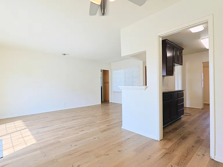 1113 S Pine Dr — Photo 7