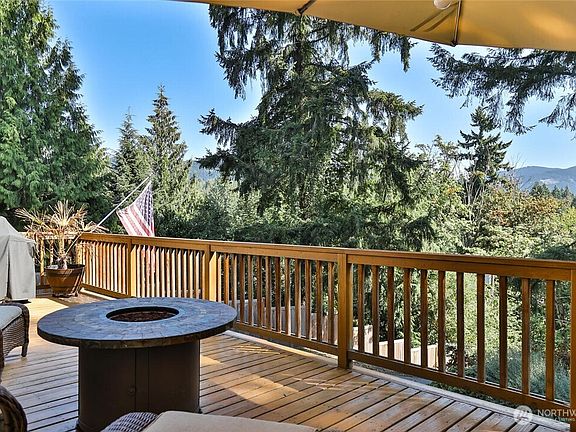 Relax and entertain in style on the spacious front deck, offering stunning surround views.>