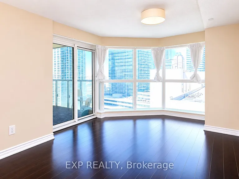 386 Yonge St #1516 — Photo 6
