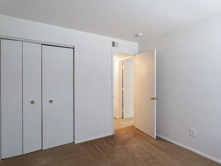 Abbey Walk Apartments — Photo 22