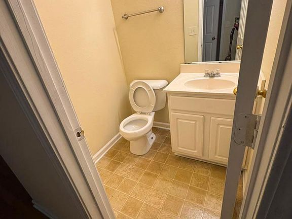 4th image of 213 Brookview Dr