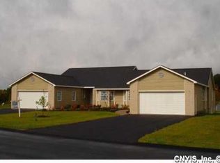 302 Plum Ridge Cir, Manlius, NY 13066