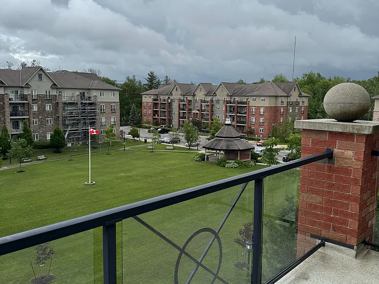 39 Ferndale Dr S #404 — Photo 12