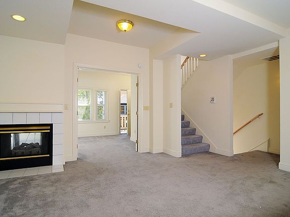 3rd image of 600 11th St APT 3