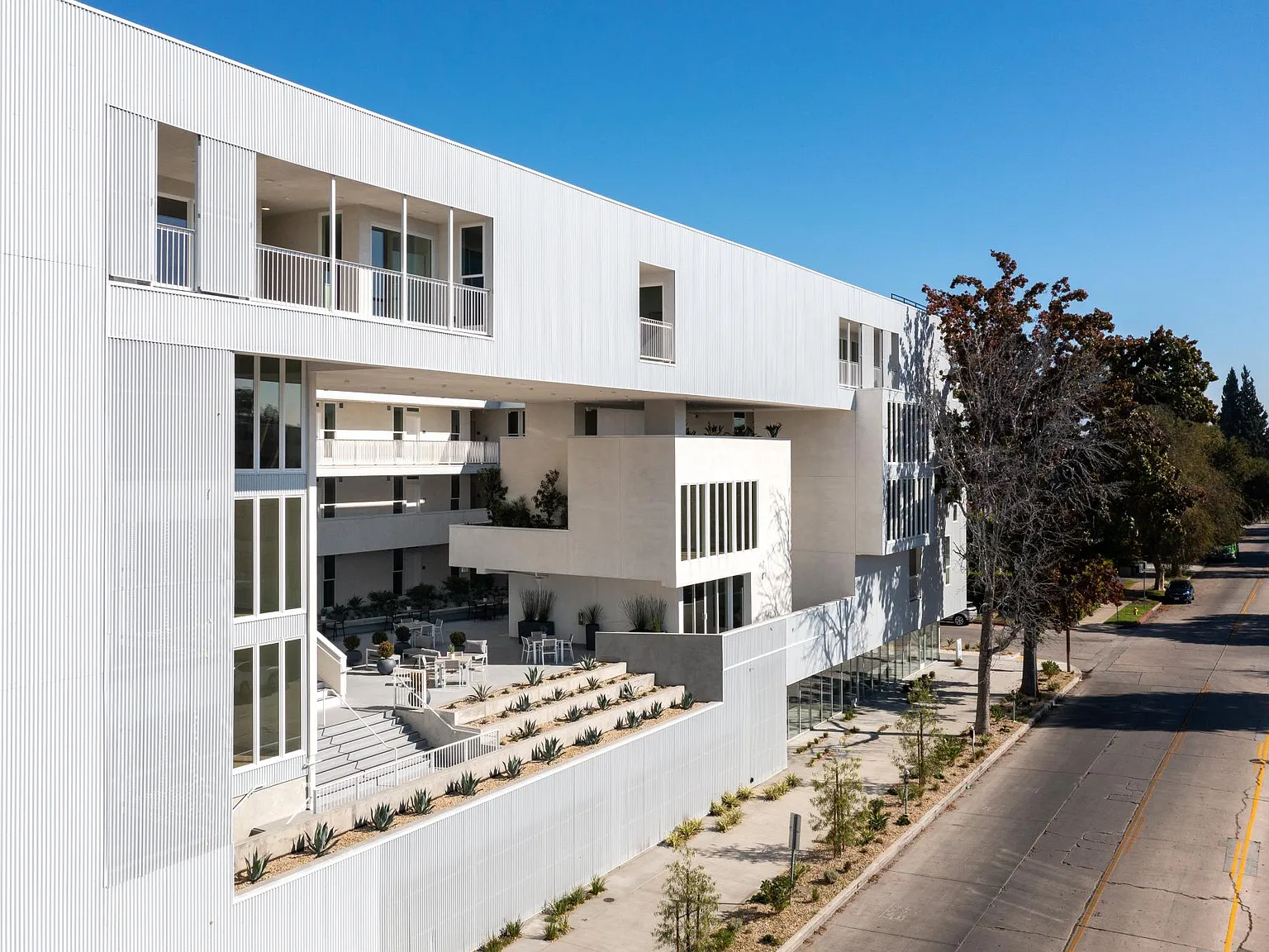 11NOHO APARTMENTS — Photo 1