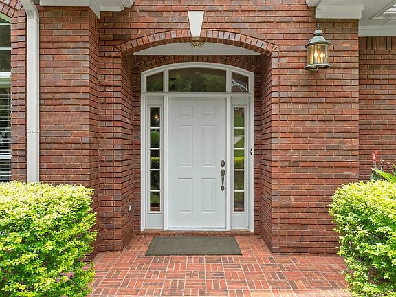 3rd image of 4019 Stonehaven Cir