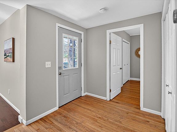 5th image of 525 Hilldale Ct