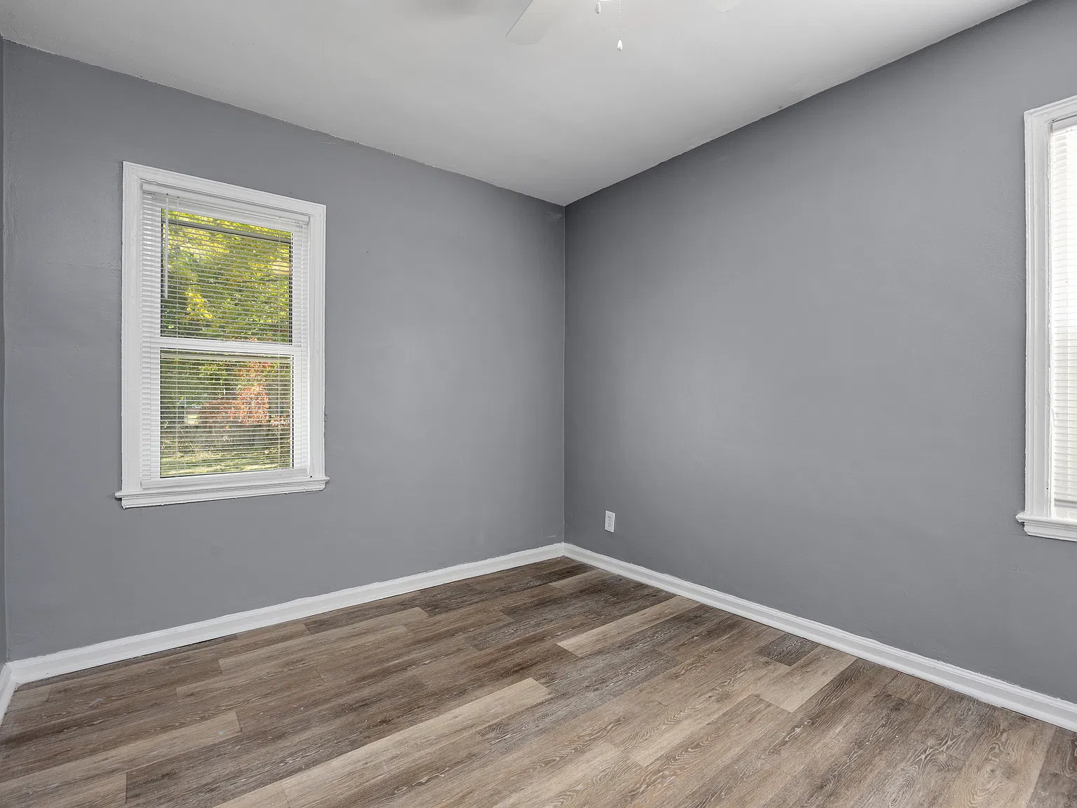 3 bed, 1.0 bath, 1275 sqft, $1,300 — Photo 2