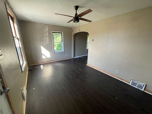 4th image of 424 Warwood Ave