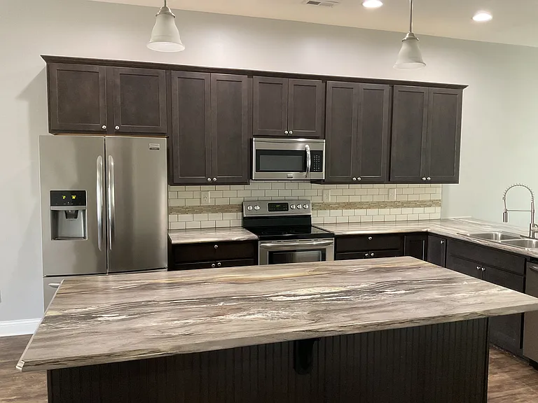 217 Kendall Dr — Photo 3