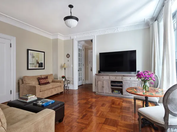 200 West 54th Street 4H image 2 of 5
