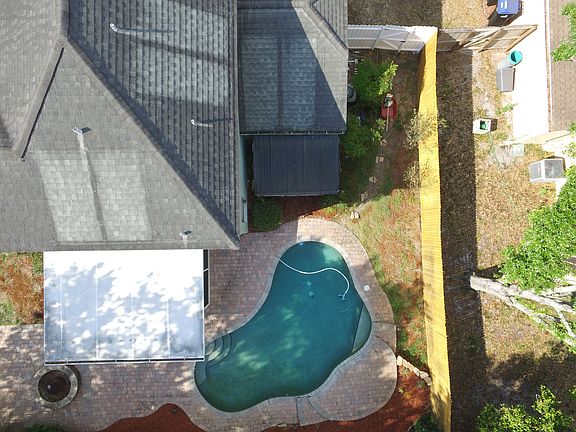 3rd image of 3300 Hillmont Cir