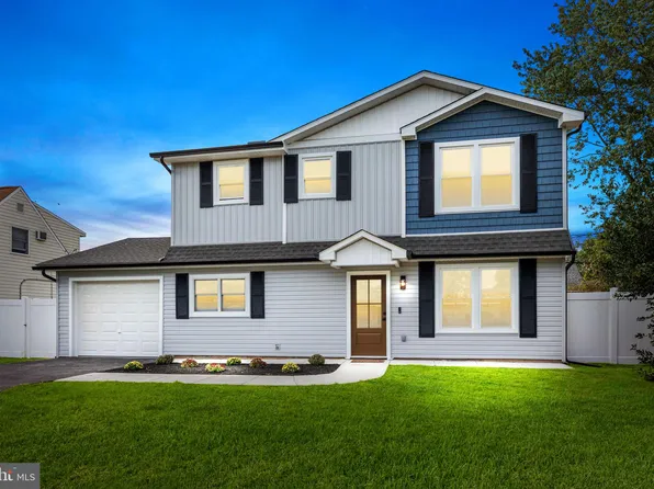 134 Elderberry Dr, Levittown, PA 19054