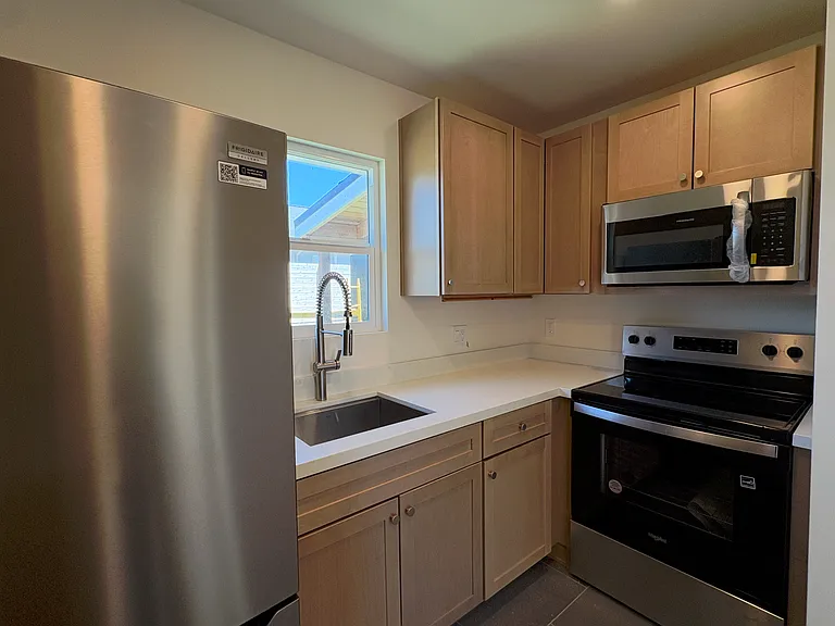 1254 Bond St — Photo 5