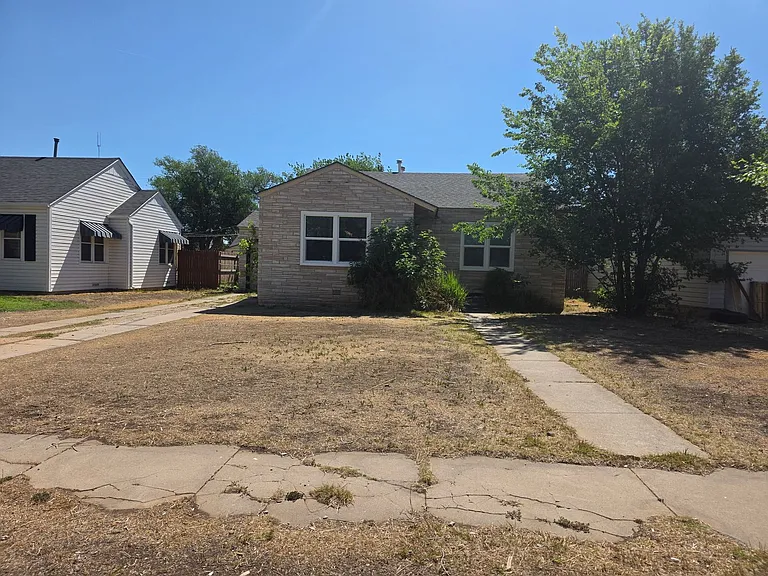 913 S Rusk St — Photo 1