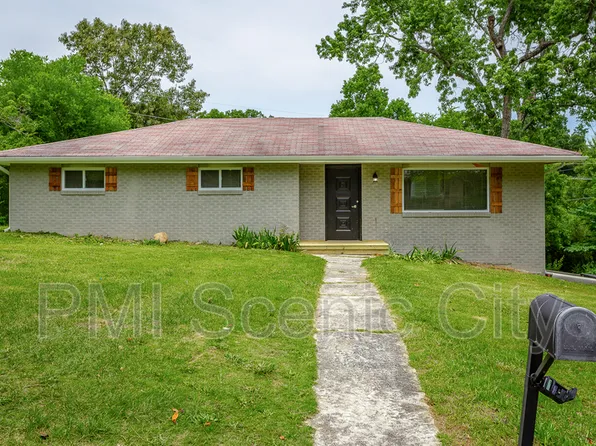 1375 Orbit Dr, Hixson, TN 37343