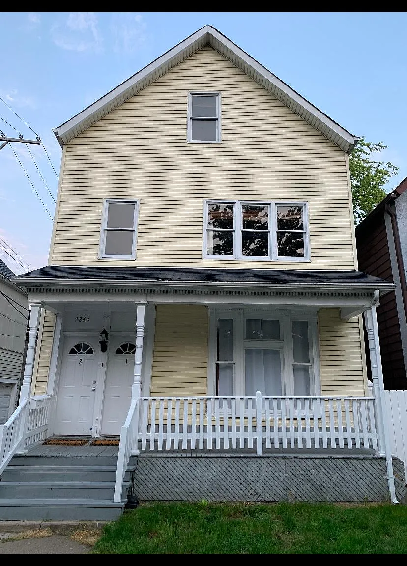 3246 N Ravenswood Ave — Photo 1