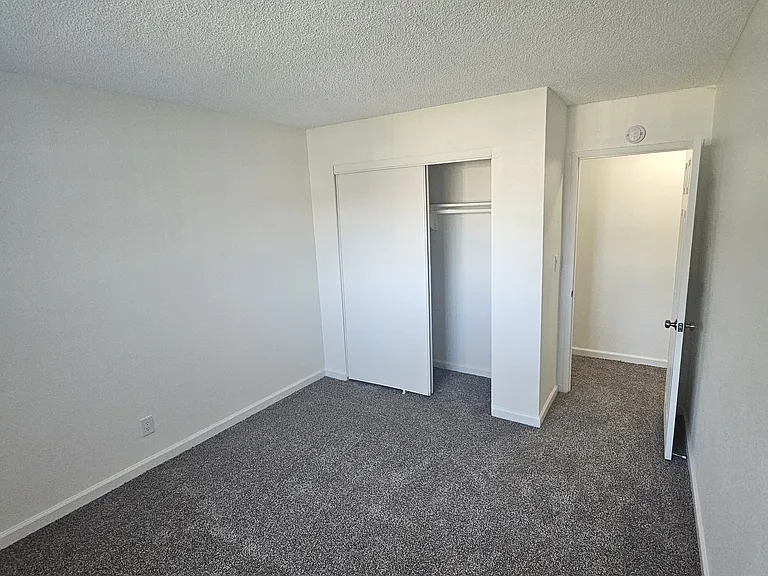 Riverglen Apartments — Photo 6