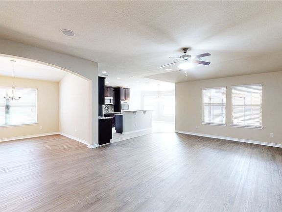 3rd image of 816 Valentino Dr