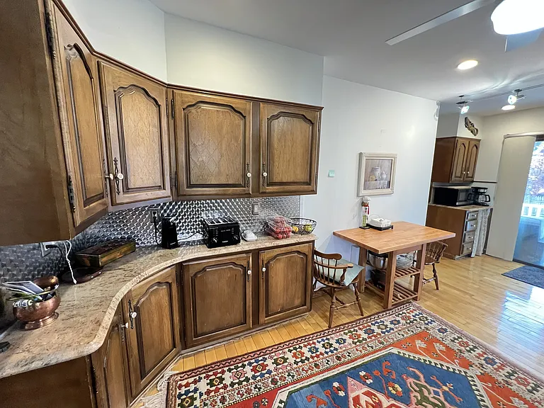 68 Winsor Ave — Photo 9