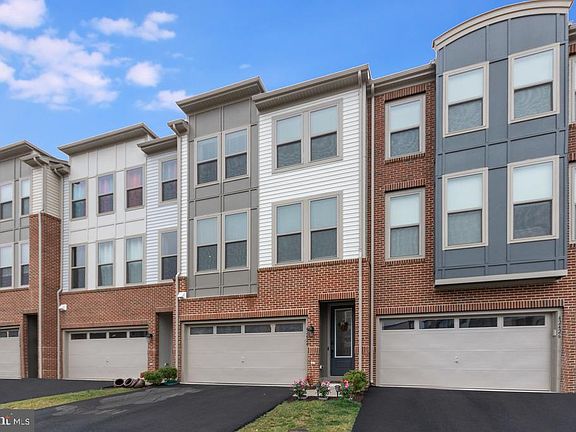 2nd image of 42424 Dogwood Glen Sq