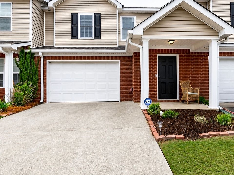 1st image of 403 Tara Commons Cir