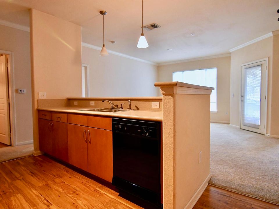 1st image of 8290 Gate Pkwy #304
