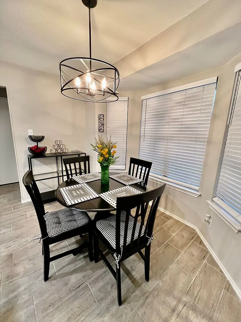 4 bed, $4,995 — Photo 4