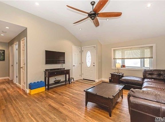 2nd image of 14 Wayside Ln