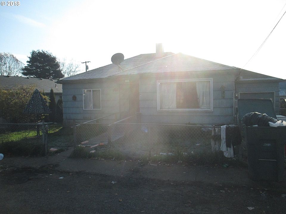 2nd image of 271 NE 2nd St