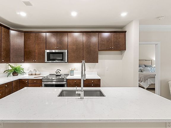 5th image of 4 Pennington Dr #4402