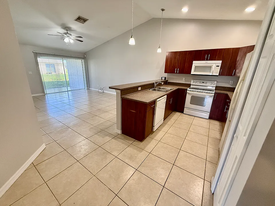 Kitchen and living room area