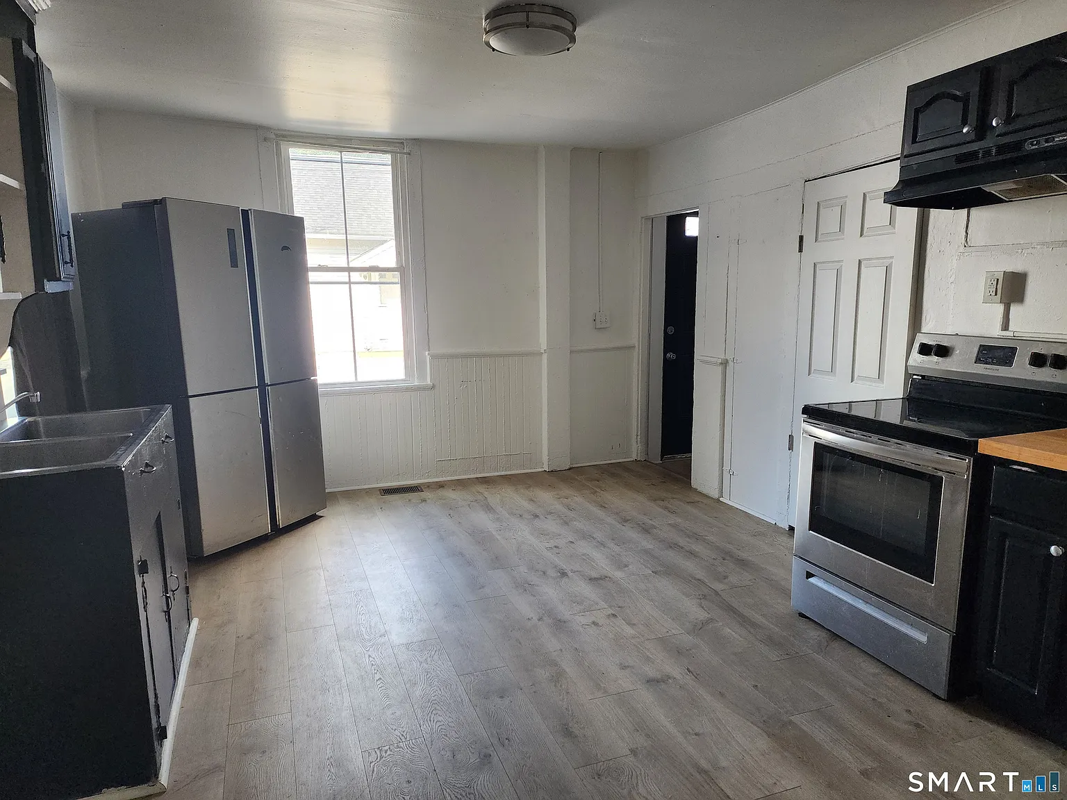 4 bed, 1.0 bath, 1114 sqft, $2,350 — Photo 4