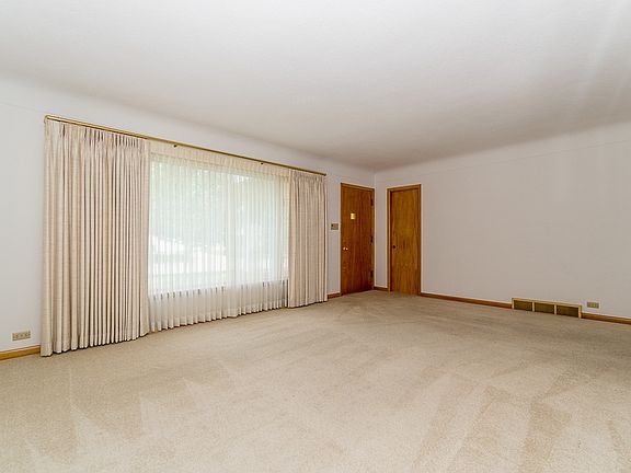3rd image of 3012 Kenridge Ter NE