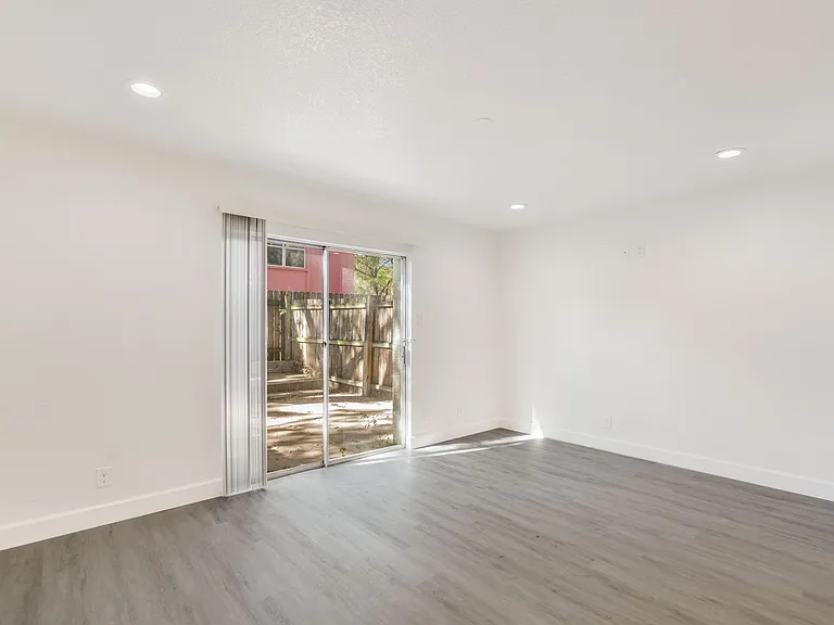3816 Southway Dr — Photo 2