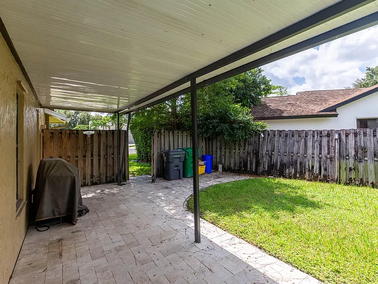1123 Northumberland Ct — Photo 17